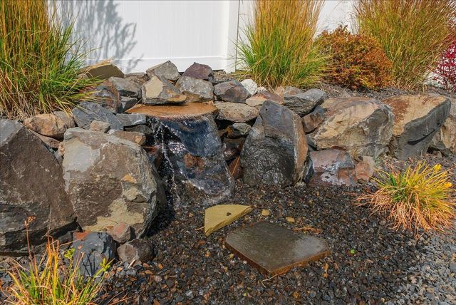 2327 S Fairmont Estates Dr, Greenacres, WA 99016