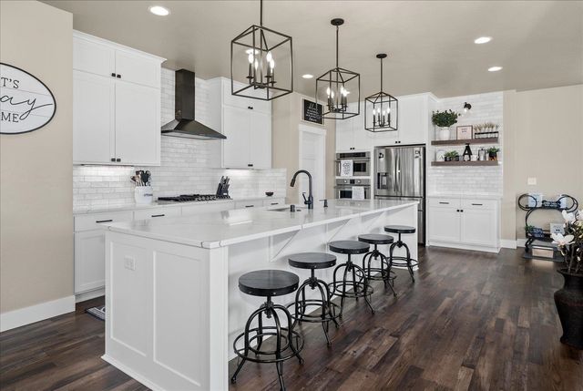 2327 S Fairmont Estates Dr, Greenacres, WA 99016