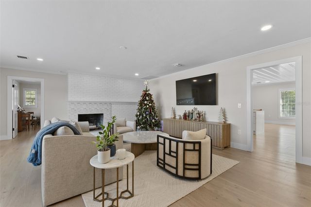 2618 S BRYANT CIRCLE, Tampa, FL 33629