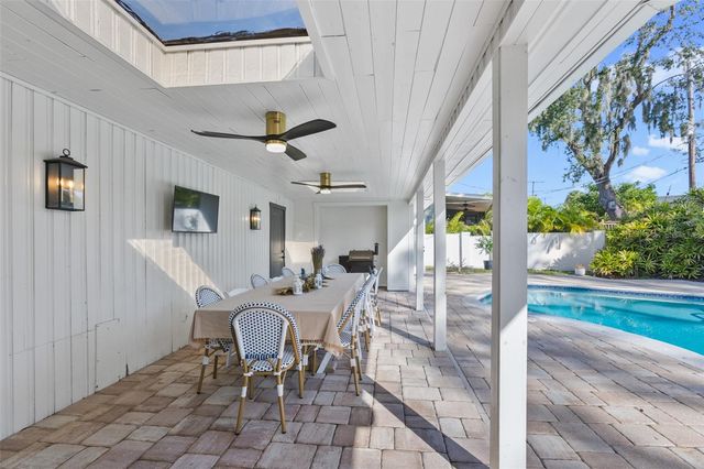 2618 S BRYANT CIRCLE, Tampa, FL 33629