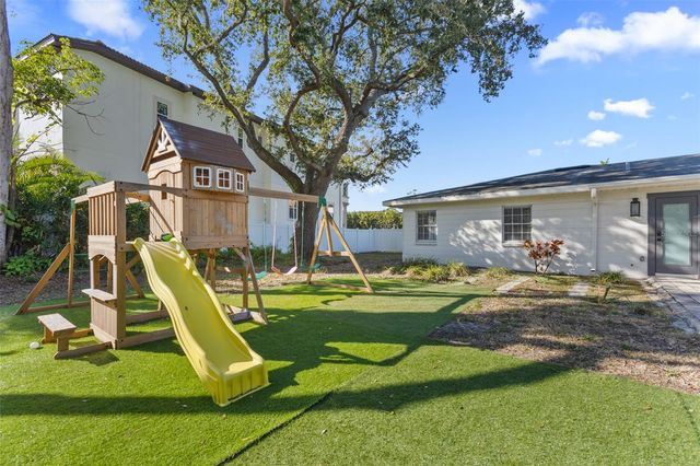 2618 S BRYANT CIRCLE, Tampa, FL 33629