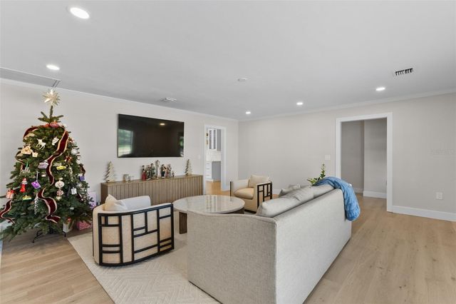 2618 S BRYANT CIRCLE, Tampa, FL 33629