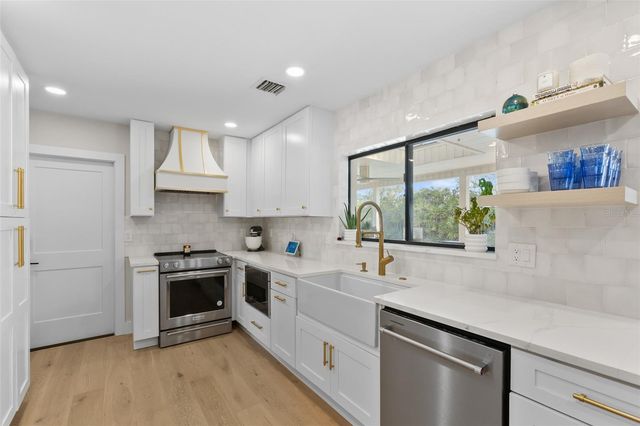 2618 S BRYANT CIRCLE, Tampa, FL 33629