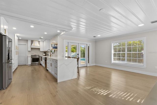 2618 S BRYANT CIRCLE, Tampa, FL 33629