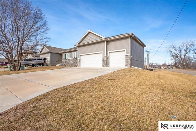2602 Fountain Circle, Plattsmouth, NE 68048