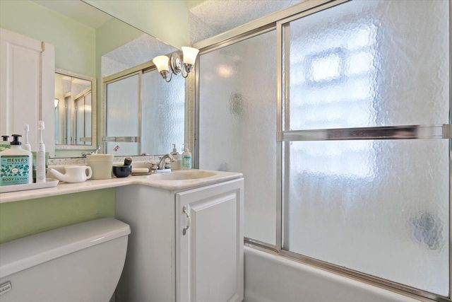 1701 E Lafayette PLACE, Milwaukee, WI 53202