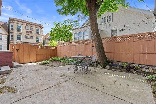 1701 E Lafayette PLACE, Milwaukee, WI 53202