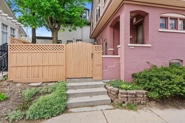 1701 E Lafayette PLACE, Milwaukee, WI 53202