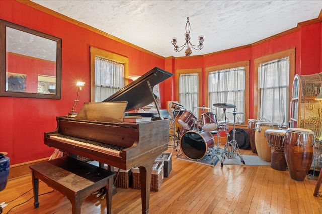 1701 E Lafayette PLACE, Milwaukee, WI 53202