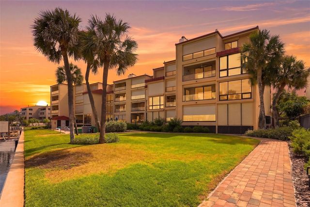 1060 PINELLAS BAYWAY S 204, Tierra Verde, FL 33715