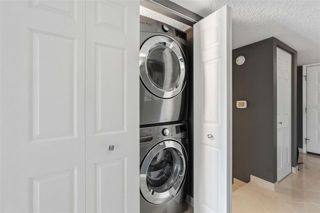 1060 PINELLAS BAYWAY S 204, Tierra Verde, FL 33715