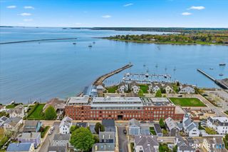 8 Stonington Commons 24, Stonington, CT 06378