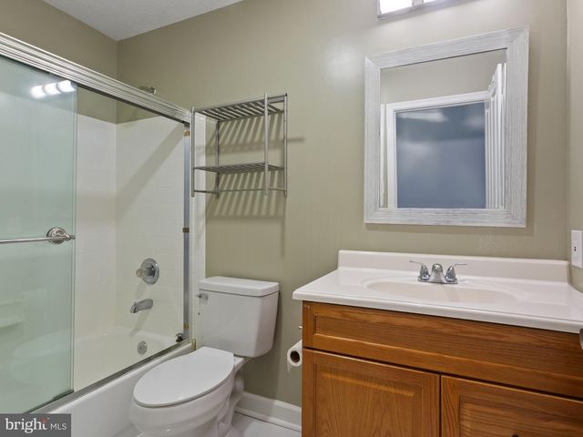 2417 KEMPER RD, Crofton, MD 21114