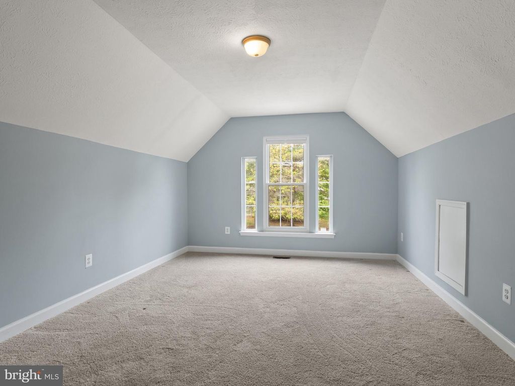 Image 25 of property listing at 2417 KEMPER RD, Crofton, MD 21114