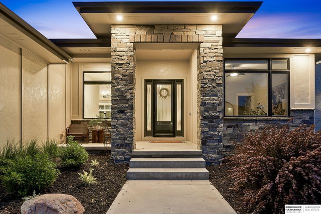 21432 B Street, Elkhorn, NE 68022