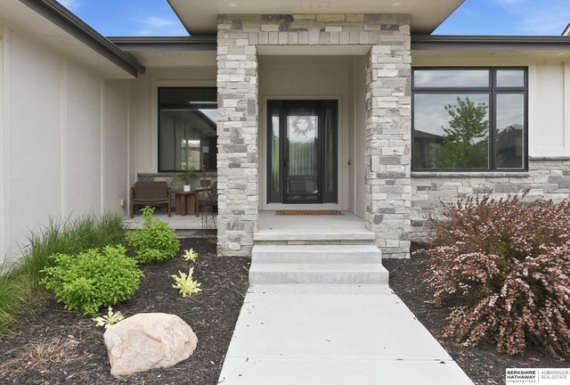 21432 B Street, Elkhorn, NE 68022