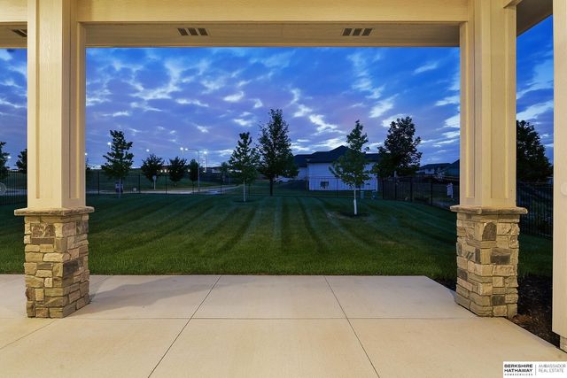 21432 B Street, Elkhorn, NE 68022