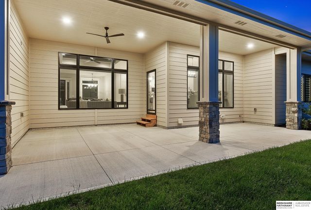 21432 B Street, Elkhorn, NE 68022
