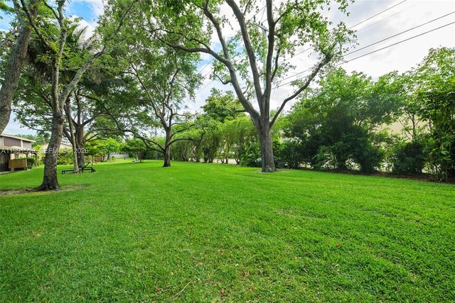 6183 Pine Tree Ln Unit B, Tamarac, FL 33319