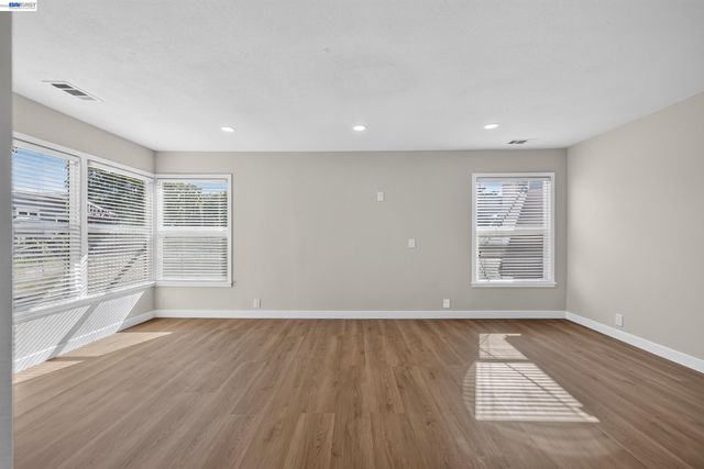 19515 Western Blvd, Hayward, CA 94541