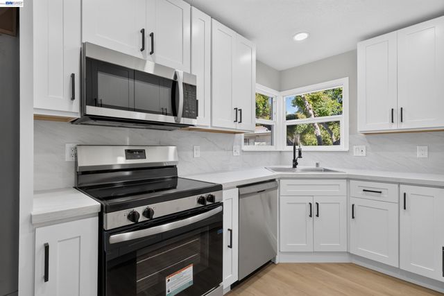 19515 Western Blvd, Hayward, CA 94541