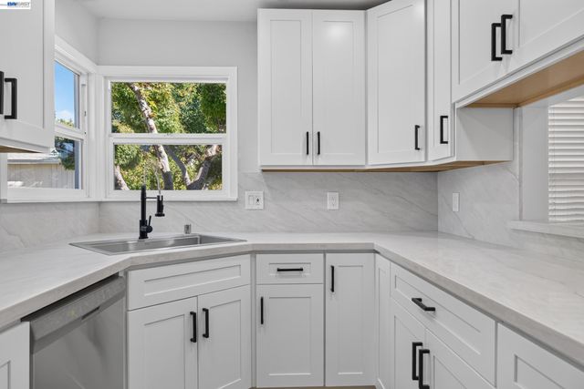 19515 Western Blvd, Hayward, CA 94541