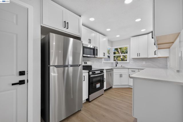 19515 Western Blvd, Hayward, CA 94541