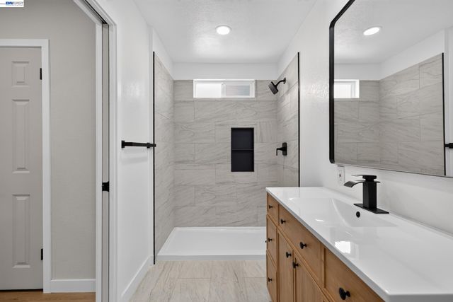 19515 Western Blvd, Hayward, CA 94541