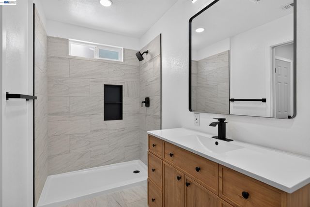 19515 Western Blvd, Hayward, CA 94541
