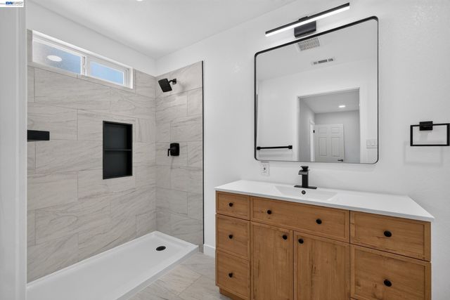 19515 Western Blvd, Hayward, CA 94541