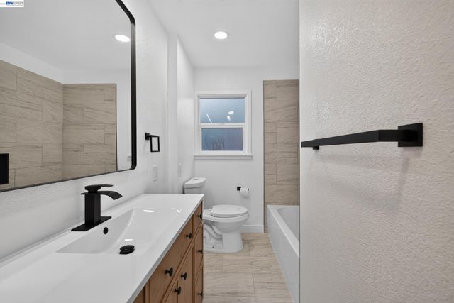 19515 Western Blvd, Hayward, CA 94541