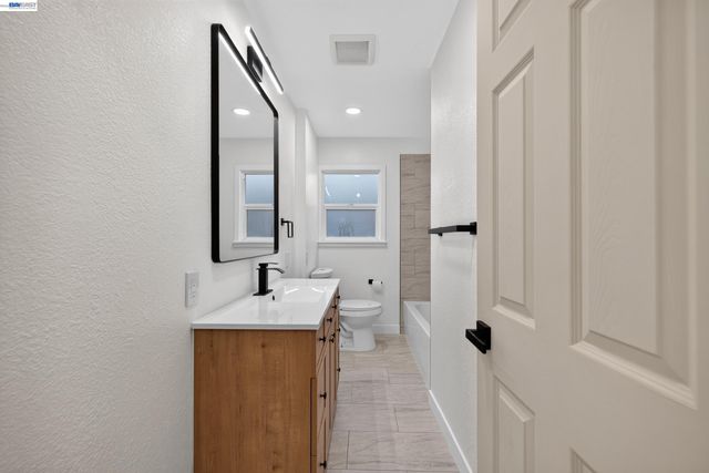 19515 Western Blvd, Hayward, CA 94541