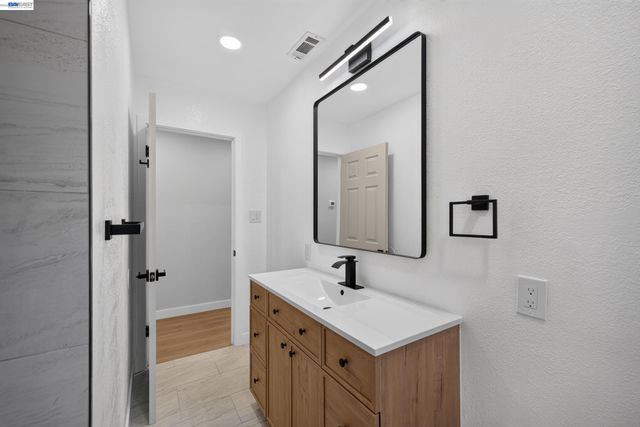 19515 Western Blvd, Hayward, CA 94541