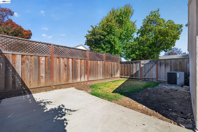 19515 Western Blvd, Hayward, CA 94541