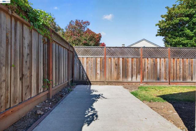 19515 Western Blvd, Hayward, CA 94541