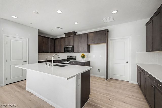 877 Mary Baer Way, Henderson, NV 89011
