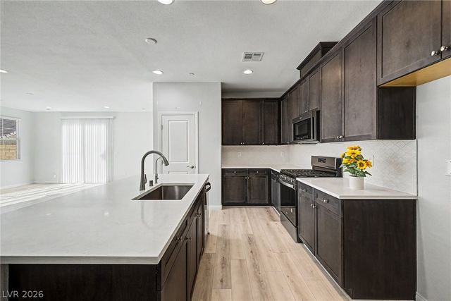 877 Mary Baer Way, Henderson, NV 89011