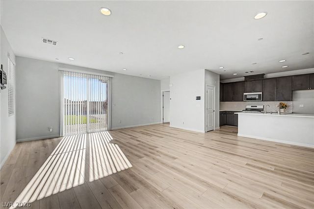 877 Mary Baer Way, Henderson, NV 89011