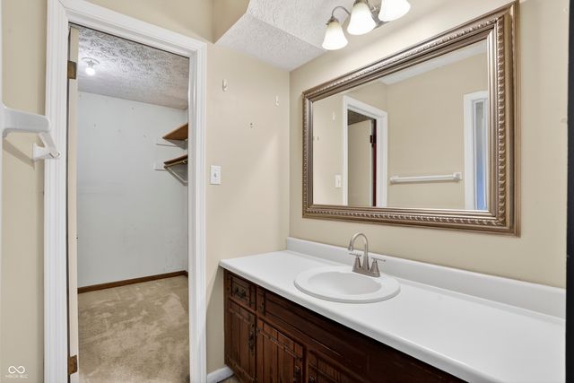 7802 Mallard Way, Indianapolis, IN 46256