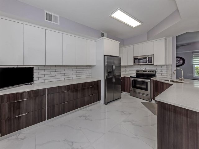 200 GARDENS EDGE DRIVE 212, Venice, FL 34285