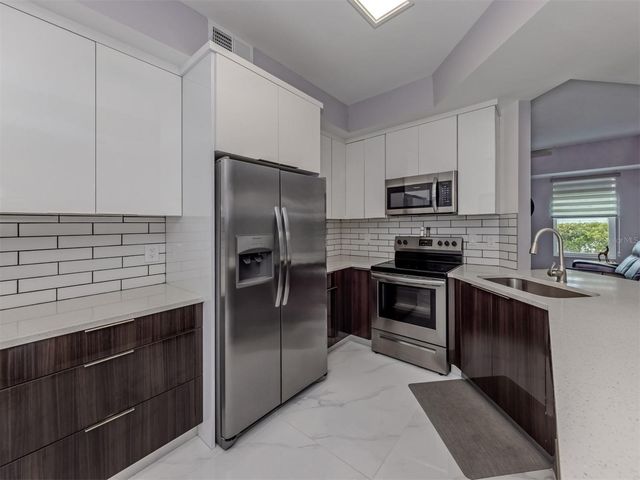 200 GARDENS EDGE DRIVE 212, Venice, FL 34285