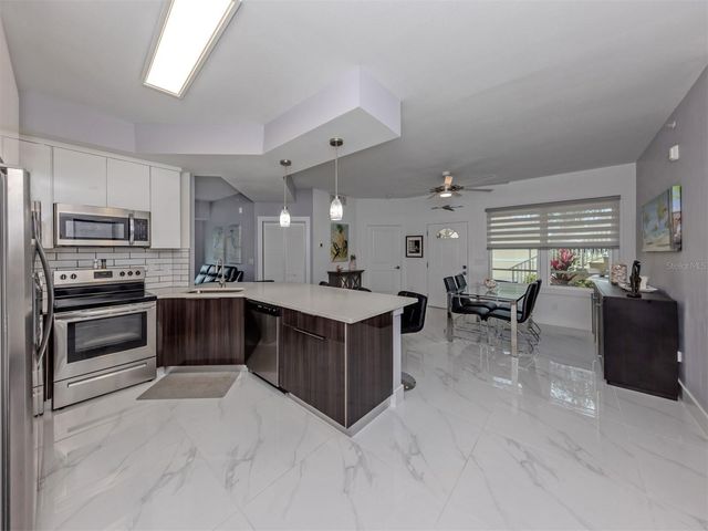 200 GARDENS EDGE DRIVE 212, Venice, FL 34285