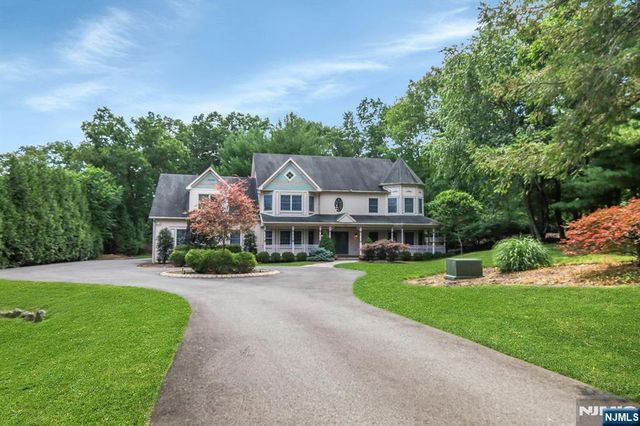 765 Colonial Road, Franklin Lakes, NJ 07417