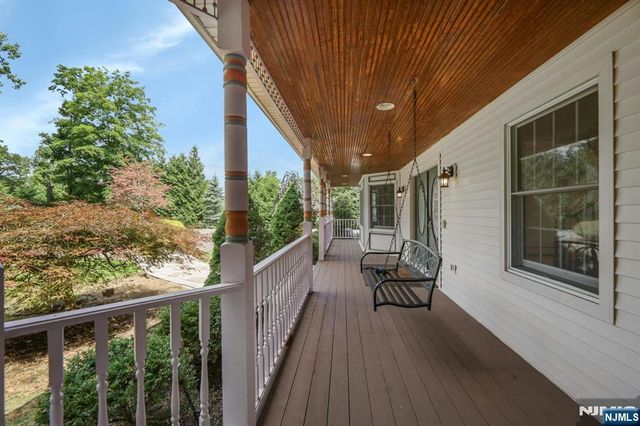 765 Colonial Road, Franklin Lakes, NJ 07417