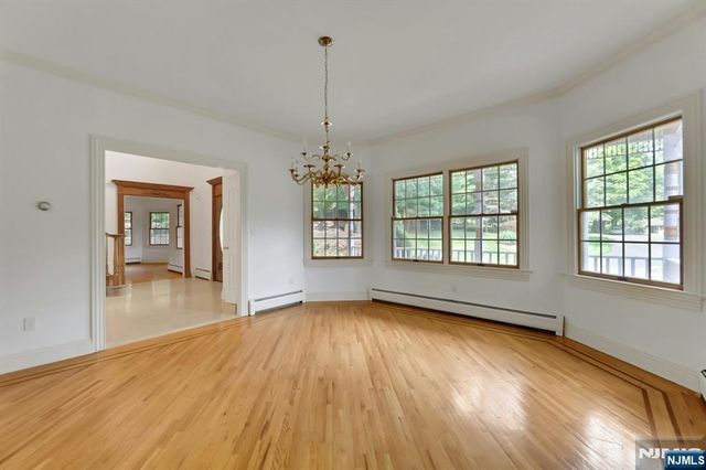765 Colonial Road, Franklin Lakes, NJ 07417
