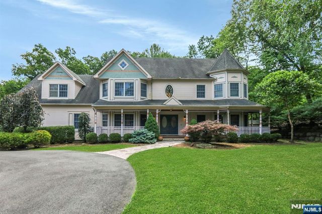 765 Colonial Road, Franklin Lakes, NJ 07417