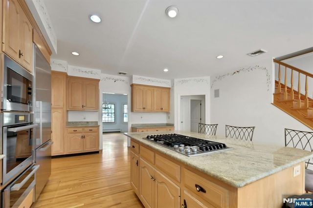 765 Colonial Road, Franklin Lakes, NJ 07417