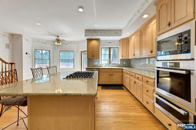 765 Colonial Road, Franklin Lakes, NJ 07417