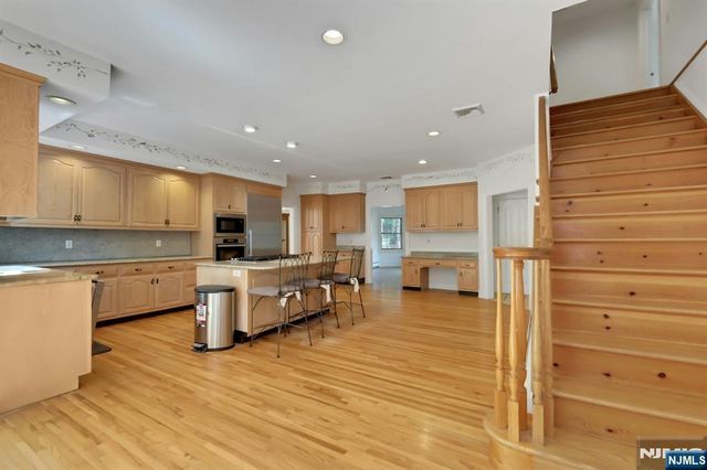 765 Colonial Road, Franklin Lakes, NJ 07417