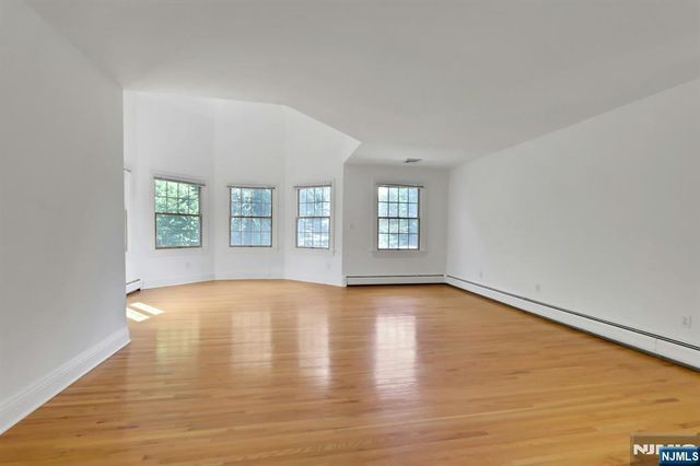 765 Colonial Road, Franklin Lakes, NJ 07417